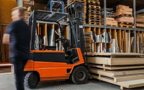 Video AI detecting forklifts and people in a warehouse